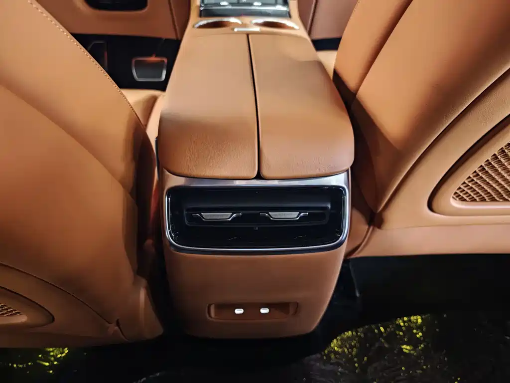 AITO ASK THE WORLD M5