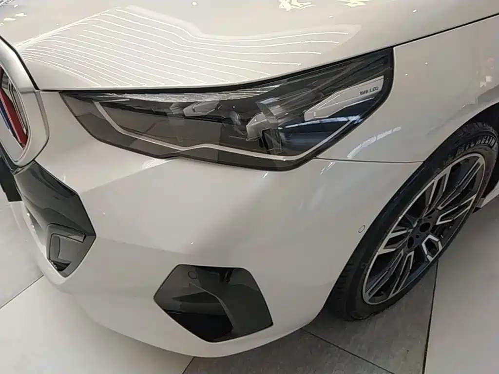 BMW 5 Series — миниатюра 24