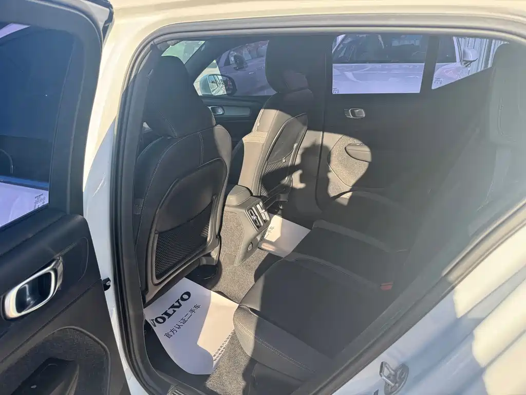 Volvo XC40 — миниатюра 4