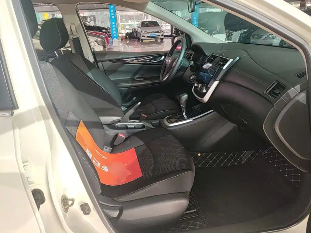 Nissan Tiida — миниатюра 25