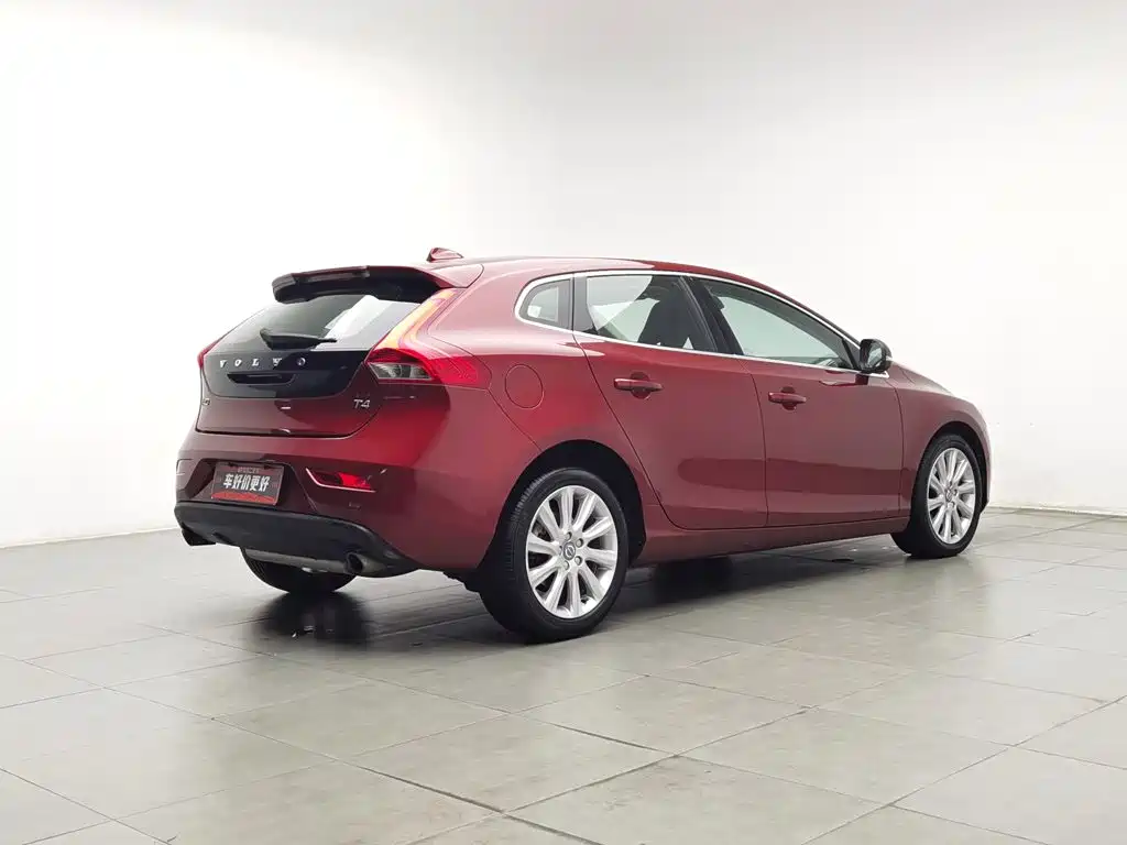 Volvo V40 — миниатюра 2