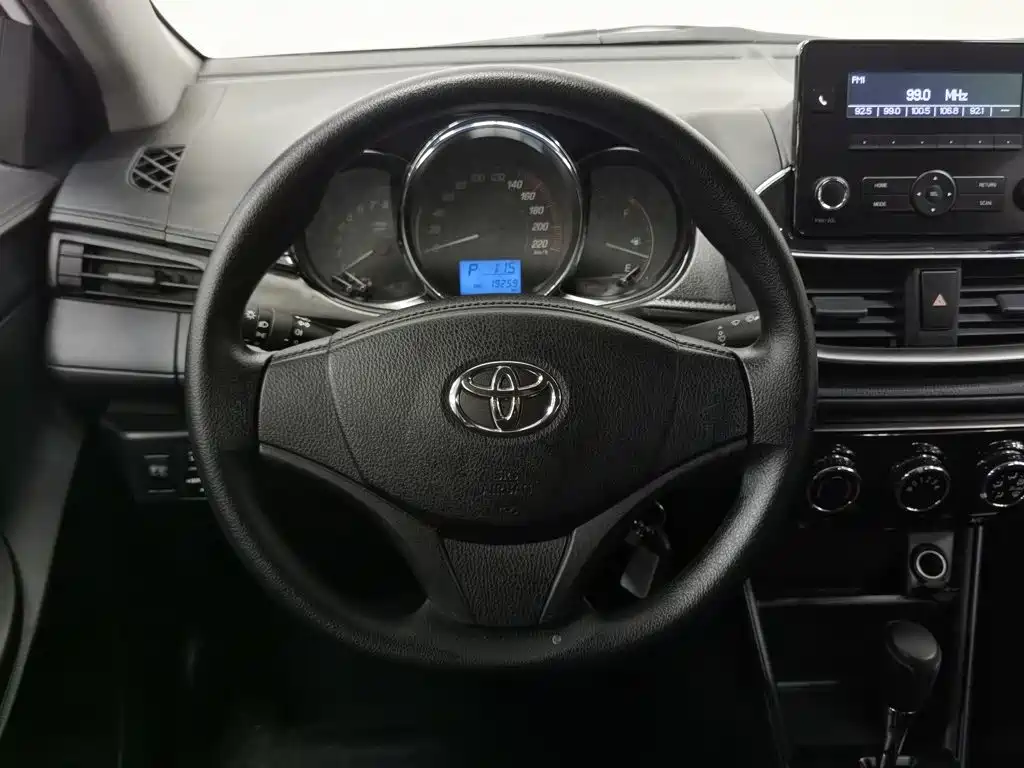 Toyota Yaris L — миниатюра 11
