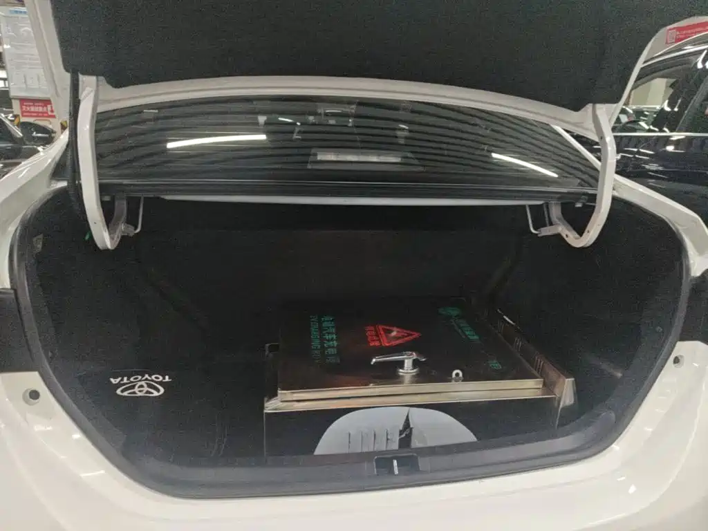 Toyota Corolla Hybrid — миниатюра 19