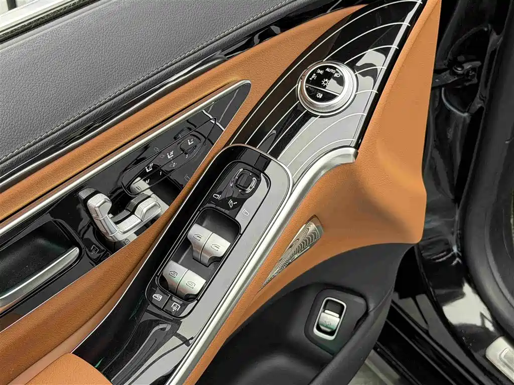 Mercedes-Benz S-Class — миниатюра 7