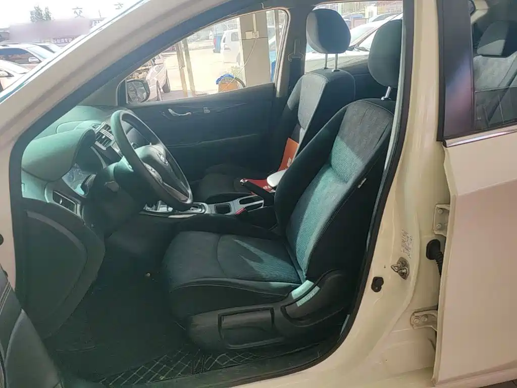 Nissan Tiida — миниатюра 15