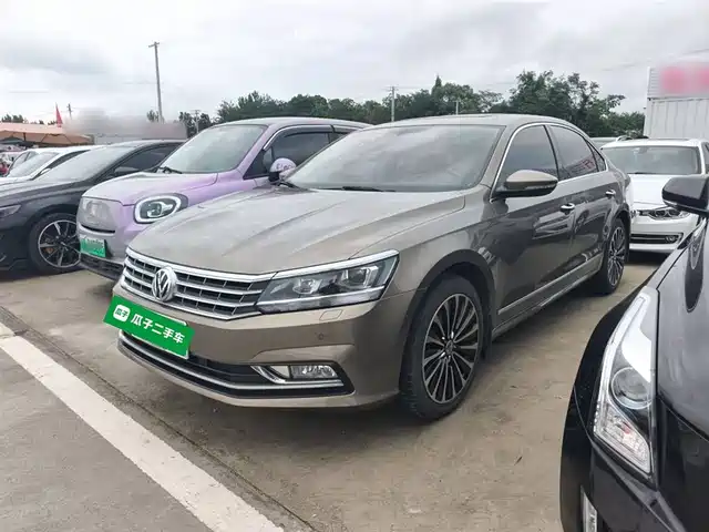 VOLKSWAGEN PASSAT 2017