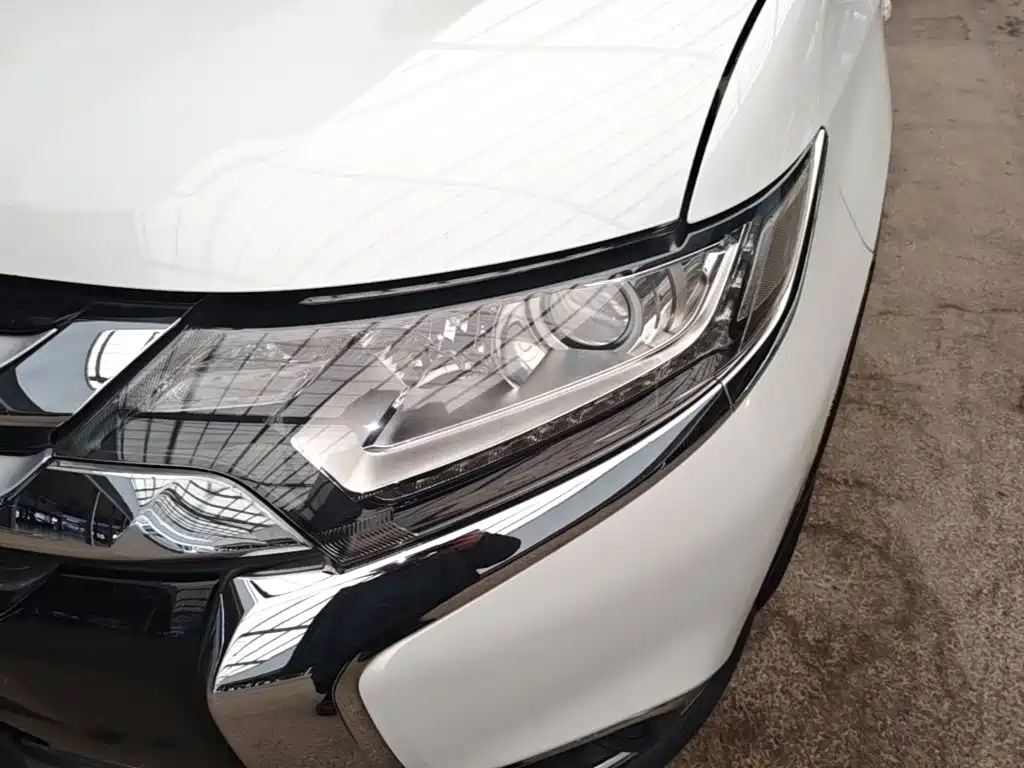Mitsubishi Outlander — миниатюра 24