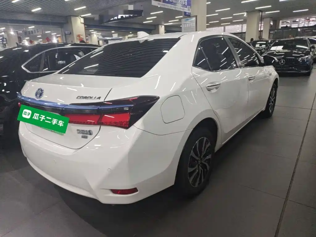 Toyota Corolla Hybrid — миниатюра 7