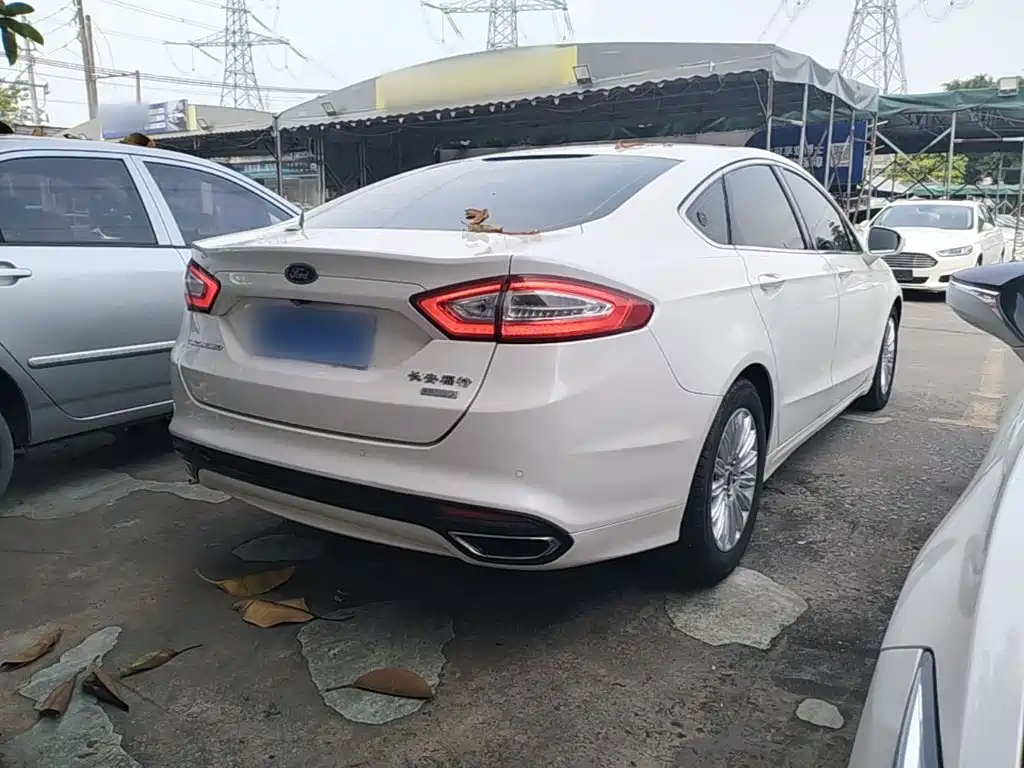Ford Mondeo — миниатюра 7