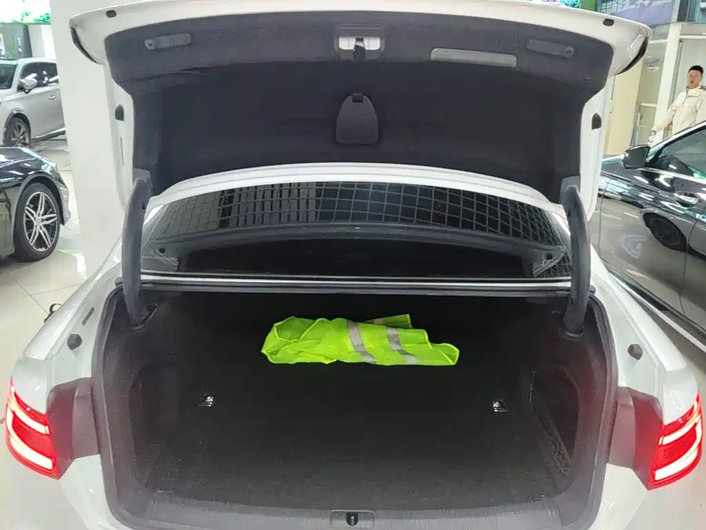 Audi A4L — миниатюра 19