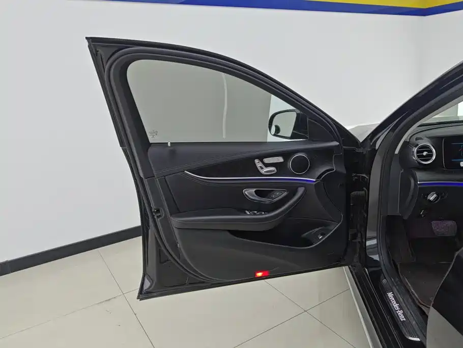 Mercedes-Benz E-Class — миниатюра 7