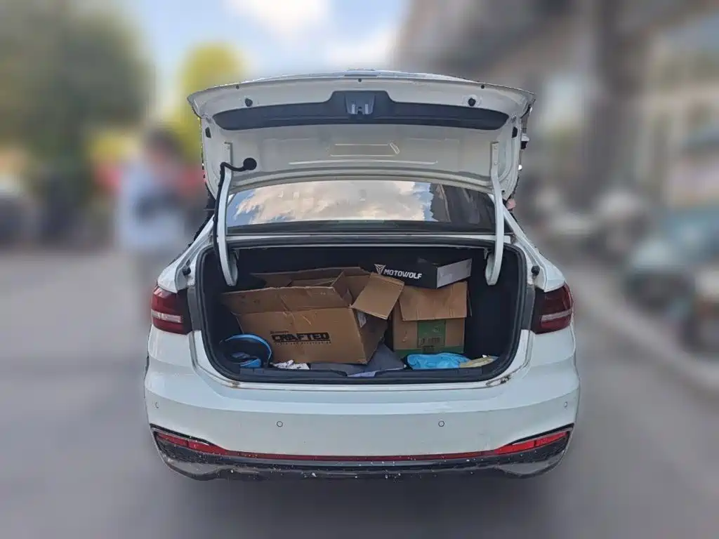 Volkswagen Lavida — миниатюра 10