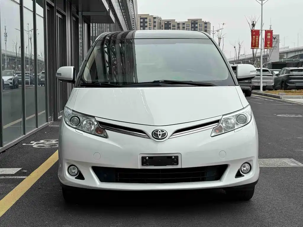 Toyota Previa — миниатюра 2