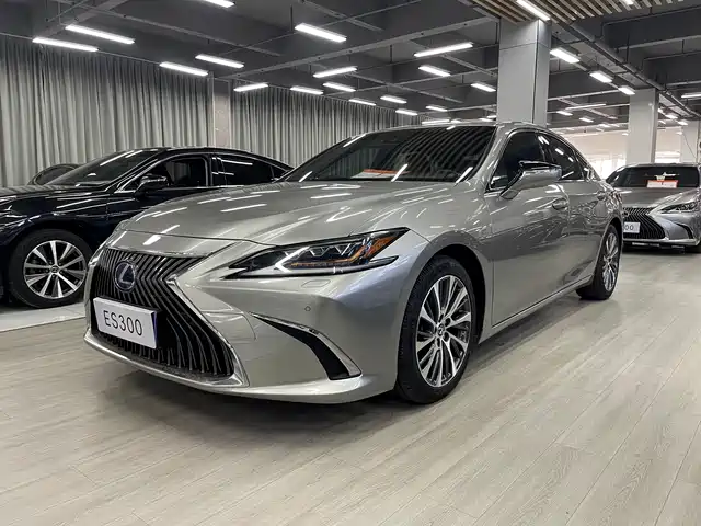 LEXUS ES 2018