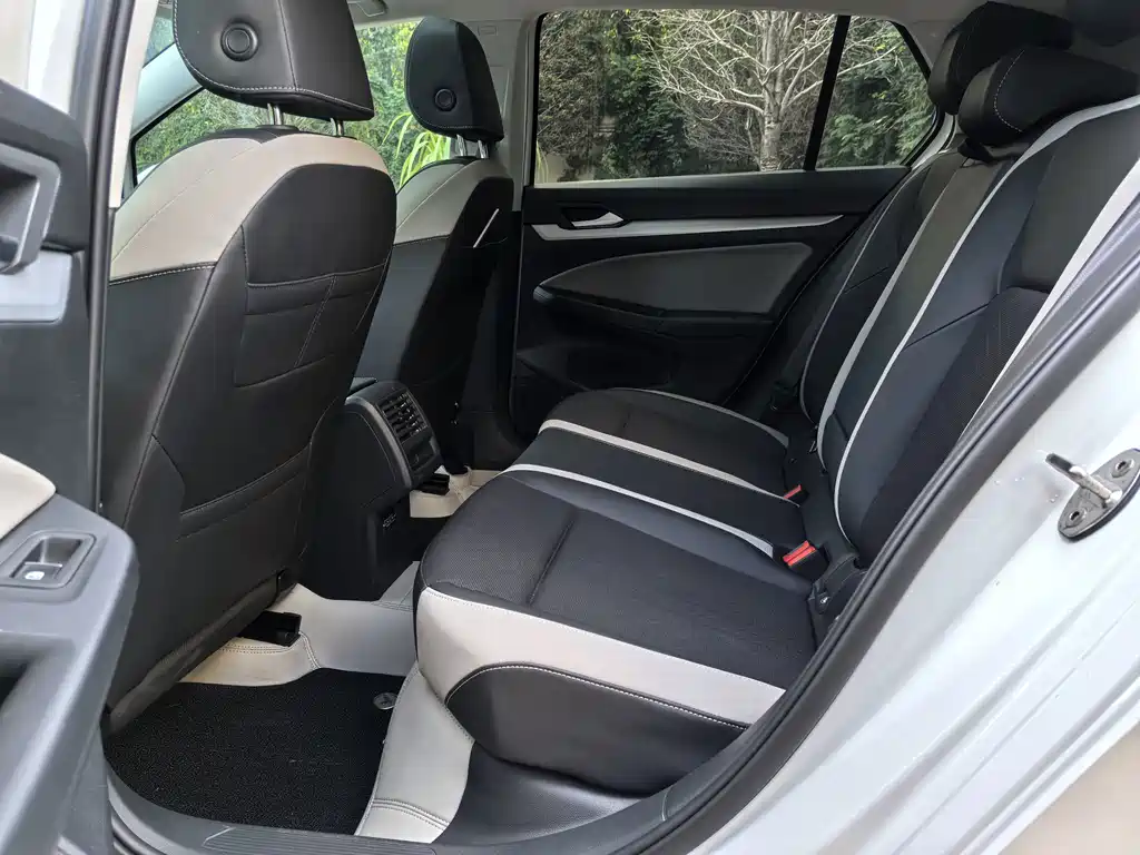 Volkswagen Golf — миниатюра 10