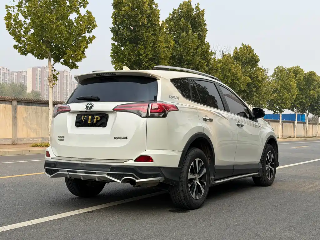 Toyota RAV4 — миниатюра 7