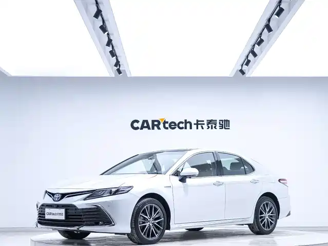 TOYOTA CAMRY 2024
