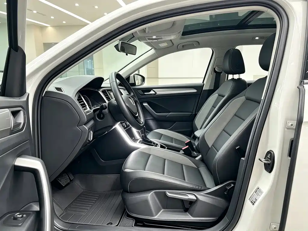 Volkswagen T-Roc — миниатюра 10