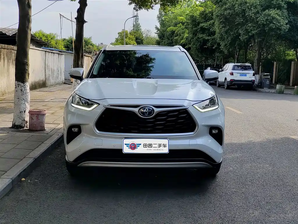 Toyota Highlander 2022 2.5L Luxury 7 мест