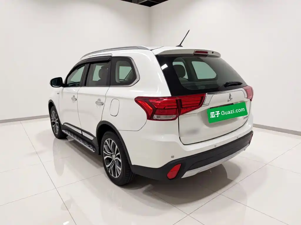 Mitsubishi Outlander — миниатюра 5