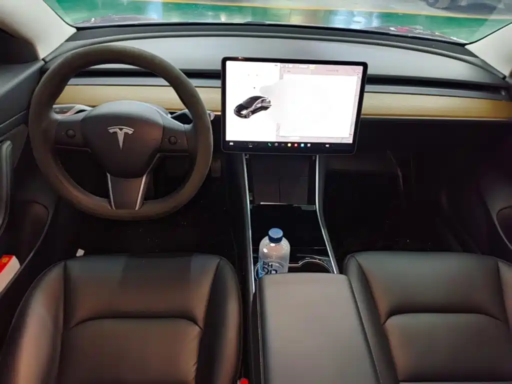 Tesla Model 3 — миниатюра 10