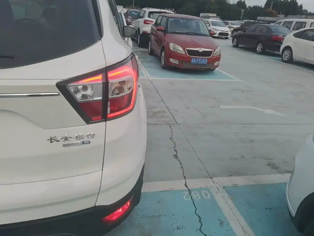 Ford Kuga — миниатюра 8