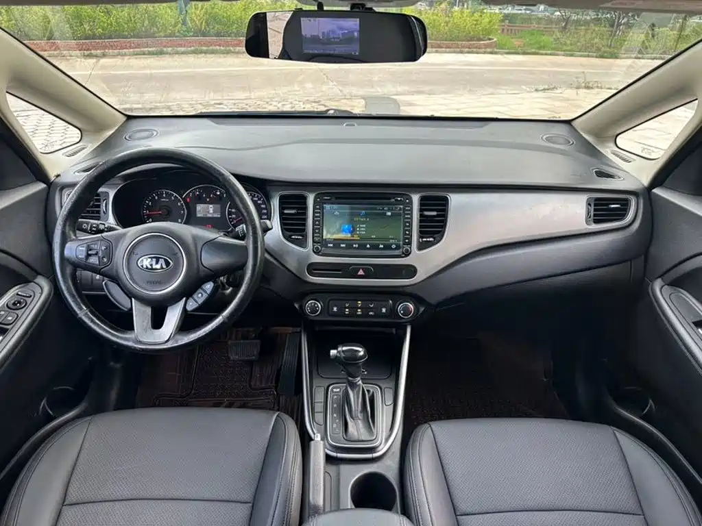 Kia Carens — миниатюра 8