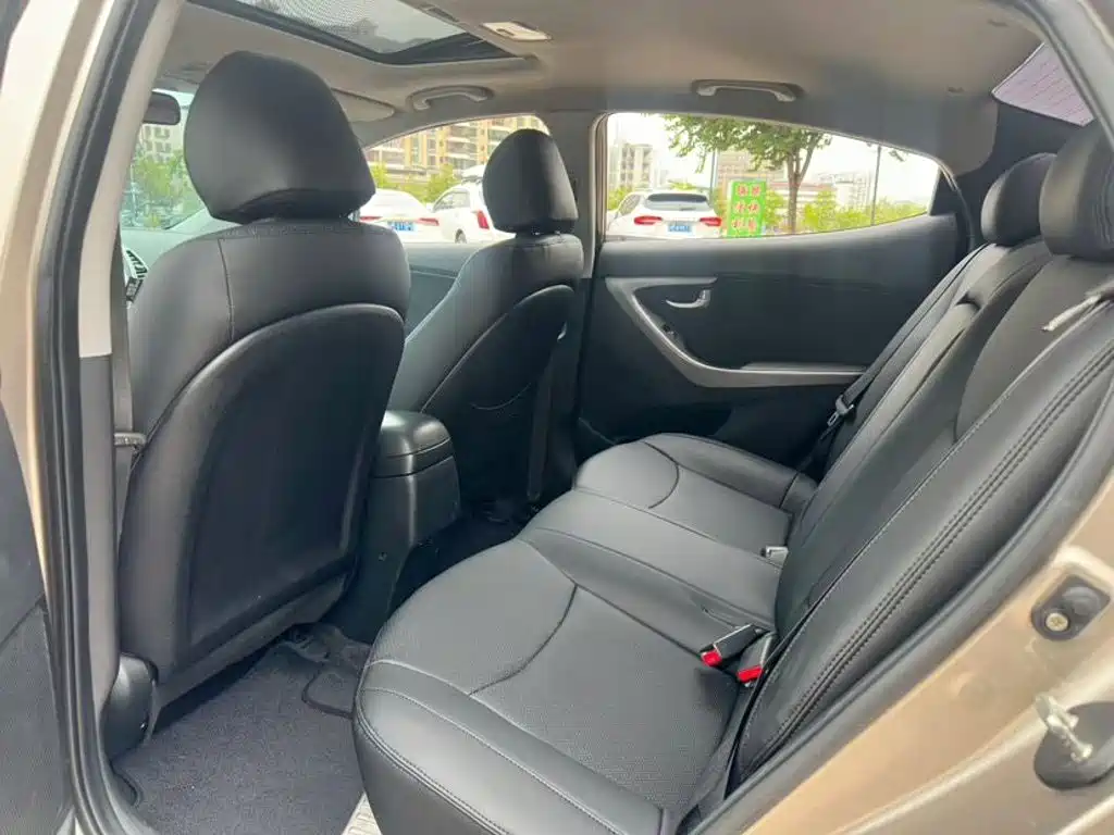 Hyundai Elantra Langdong — миниатюра 8