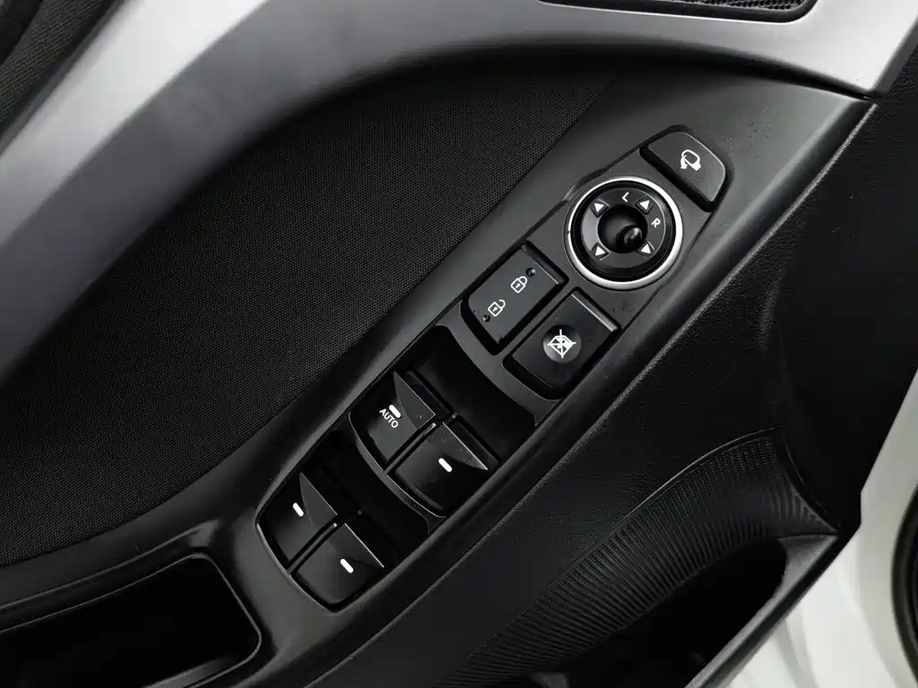 Hyundai Elantra Langdong — миниатюра 9