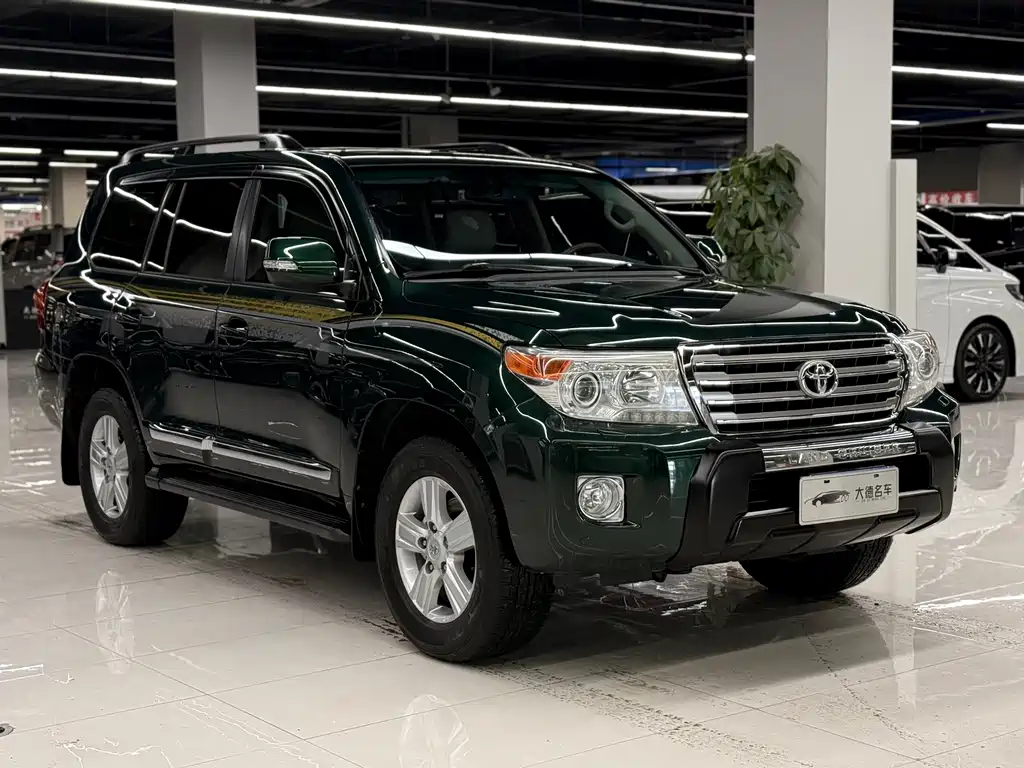 Toyota Land Cruiser 2012 4.6L AT VX-R