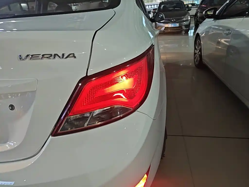 Hyundai Verna — миниатюра 8