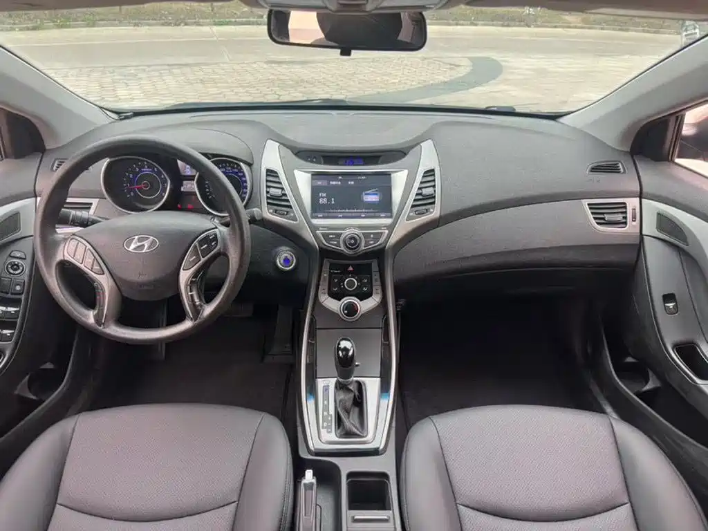 Hyundai Elantra Langdong — миниатюра 9