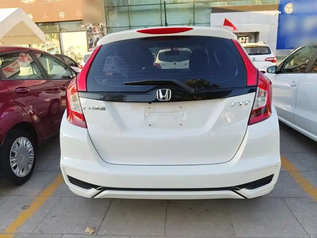 Honda Fit — миниатюра 6