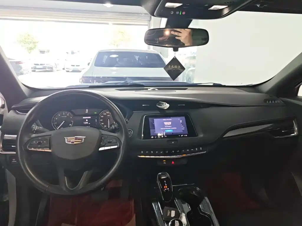 Cadillac XT4 — миниатюра 13
