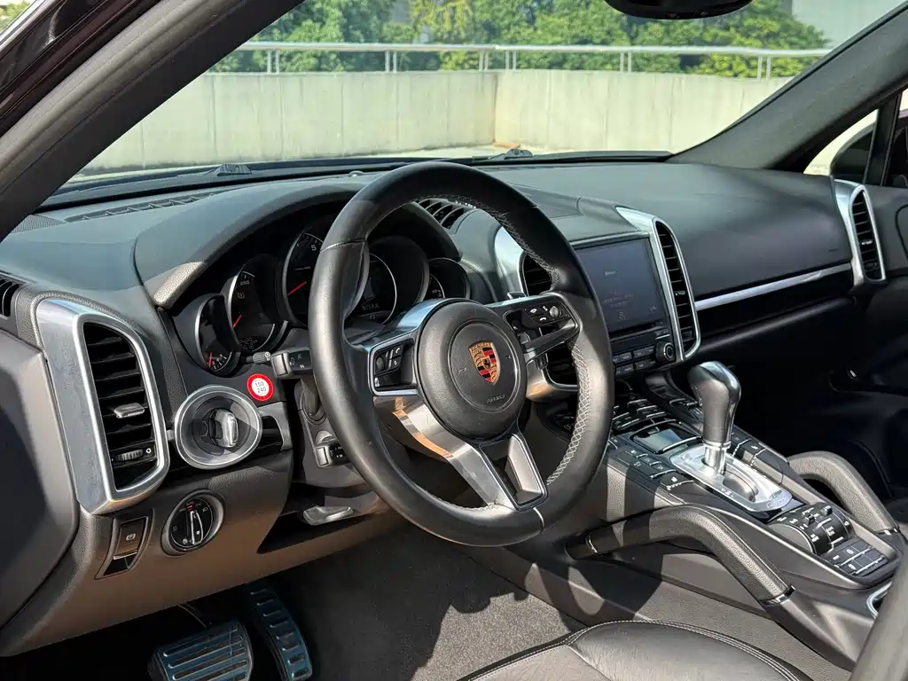 Porsche Cayenne — миниатюра 6