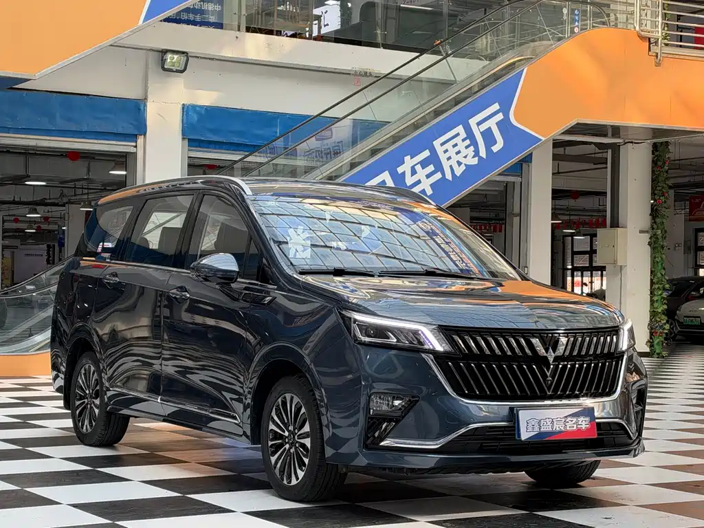 Wuling Jiachen — миниатюра 3