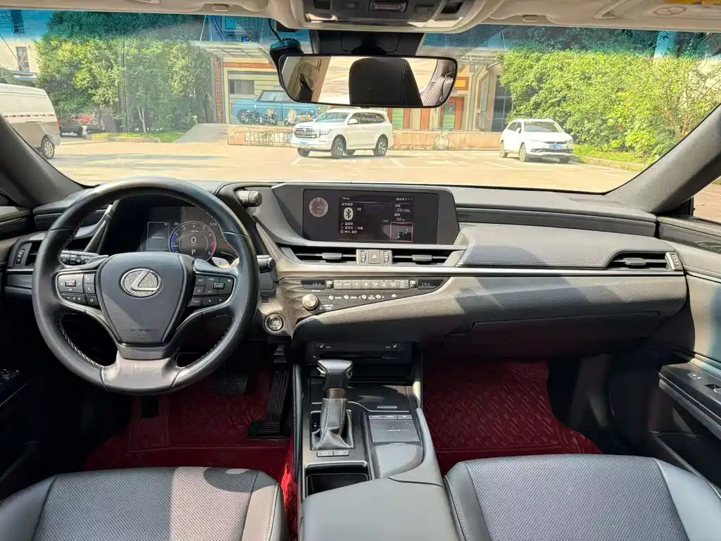 Lexus ES 2020 200