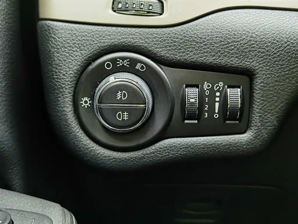 Jeep Cherokee — миниатюра 21