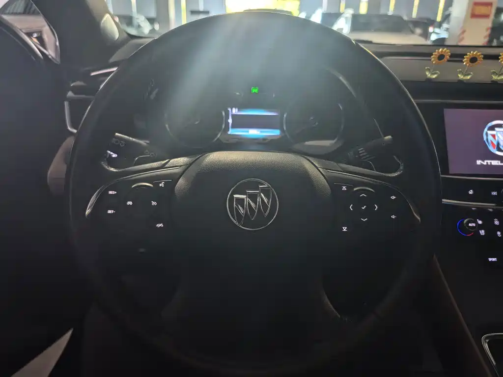 Buick LaCrosse — миниатюра 10