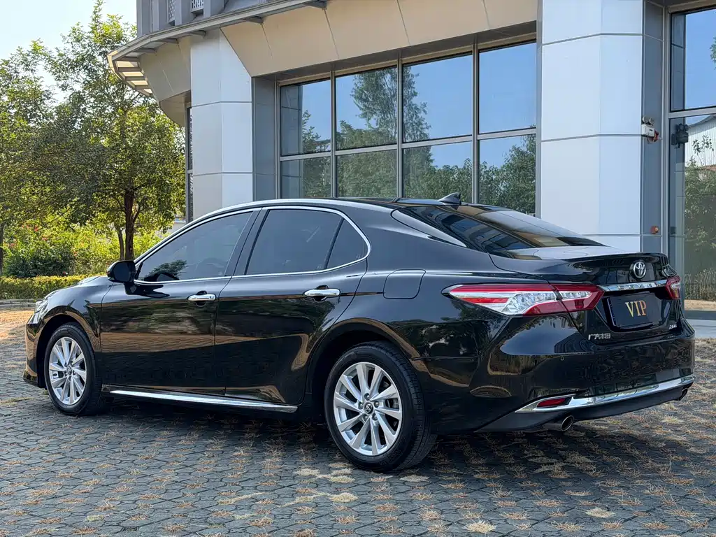 Toyota Camry — миниатюра 6