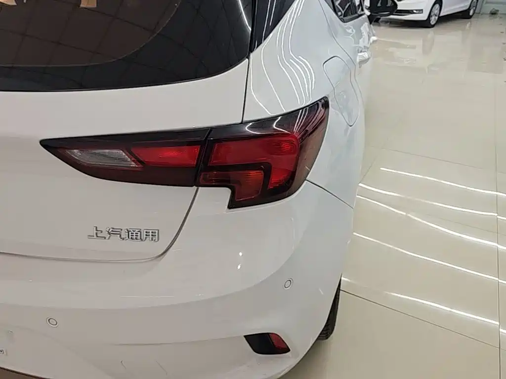 Buick Verano — миниатюра 8