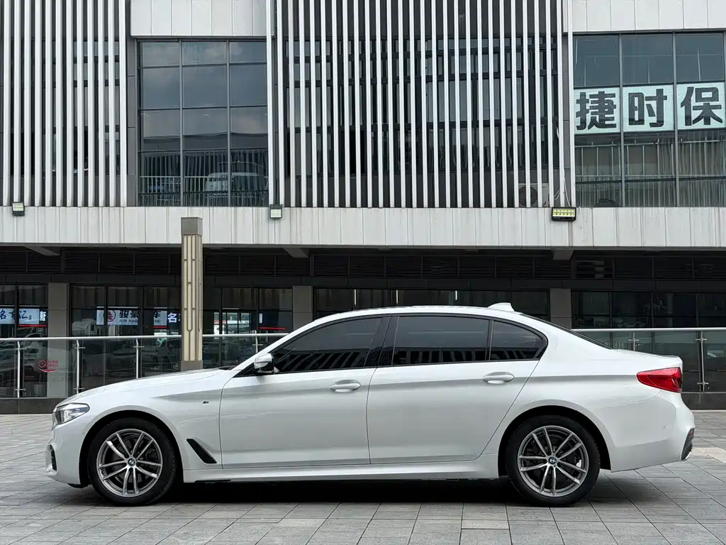 BMW 5 Series — миниатюра 3