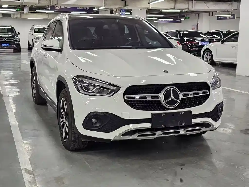 MERCEDES-BENZ GLA