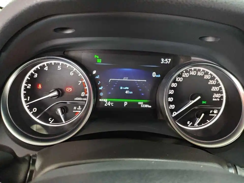 Toyota Camry — миниатюра 8