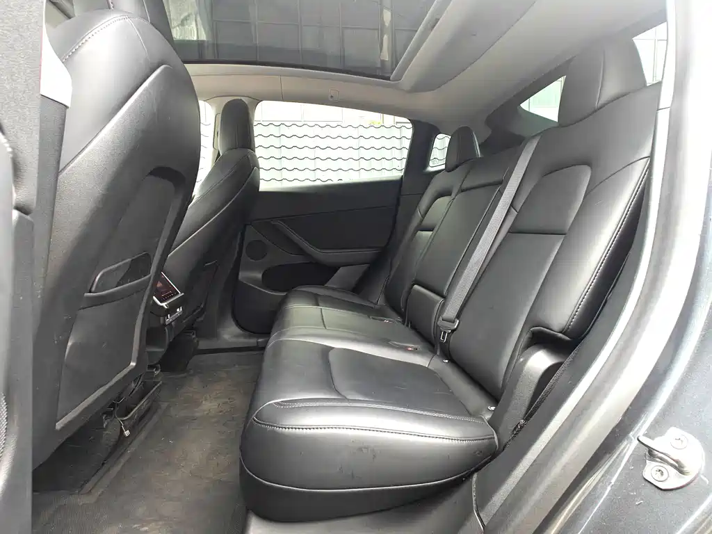 Tesla Model Y — миниатюра 11