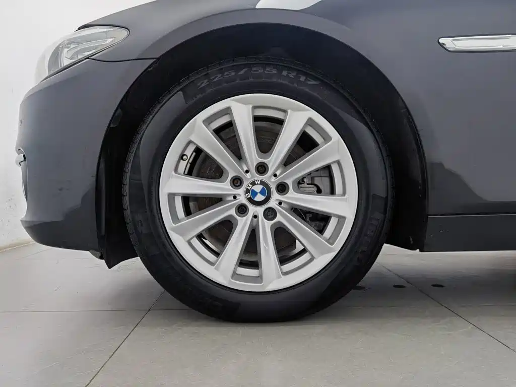 BMW 5 Series — миниатюра 17