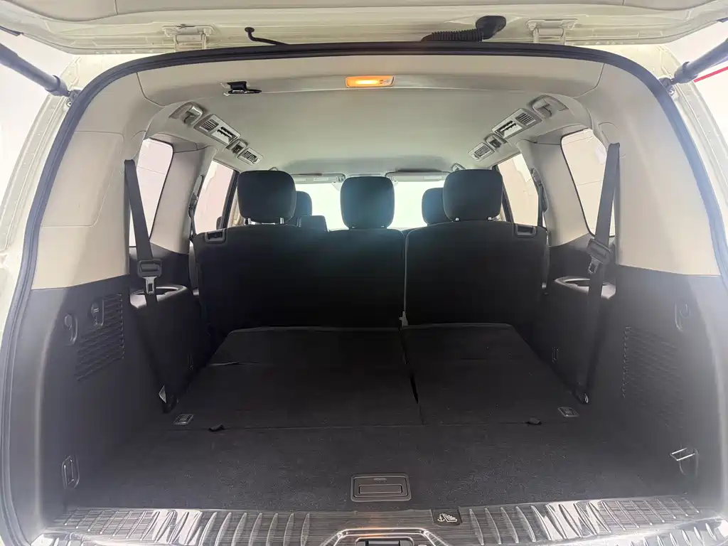 Nissan Patrol — миниатюра 14