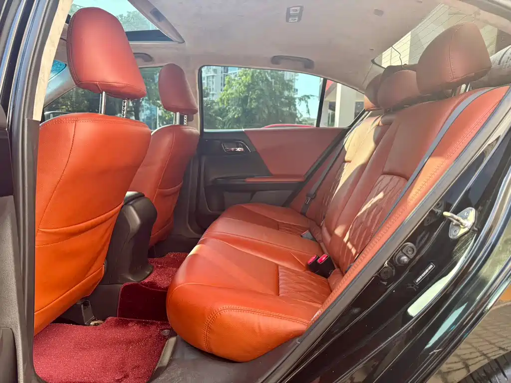 Honda Accord — миниатюра 12