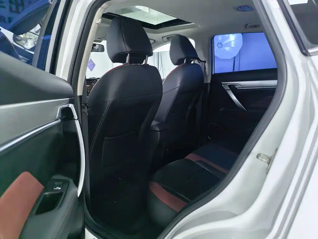 Geely Binyue — миниатюра 5