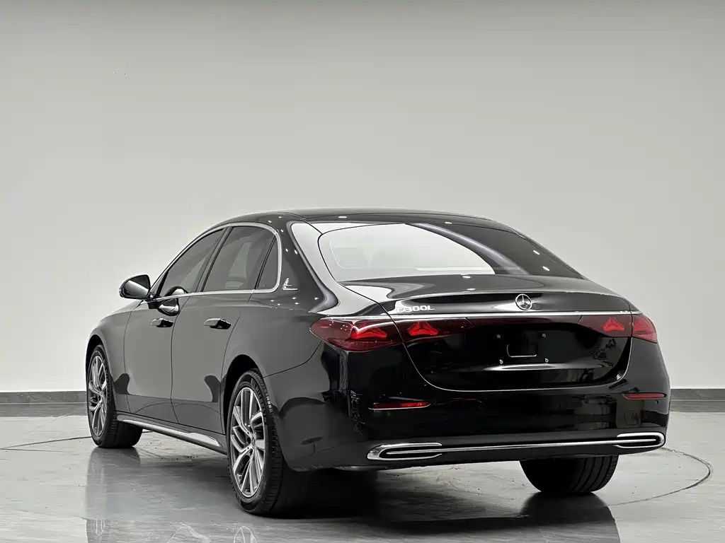 Mercedes-Benz E-Class — миниатюра 6
